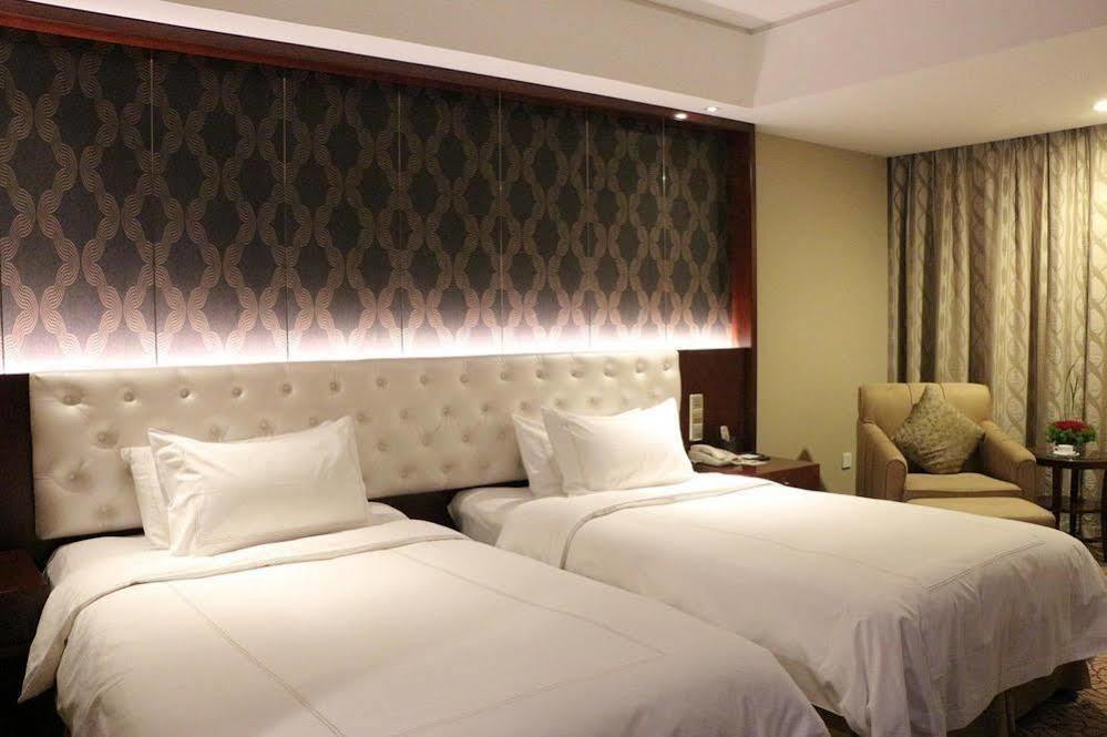 Shu Guang International Hotel Нанкин Екстериор снимка